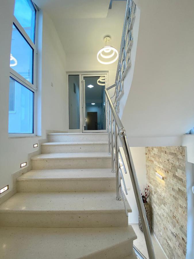 Apartmens Xhenis Lux อุลซิน ภายนอก รูปภาพ