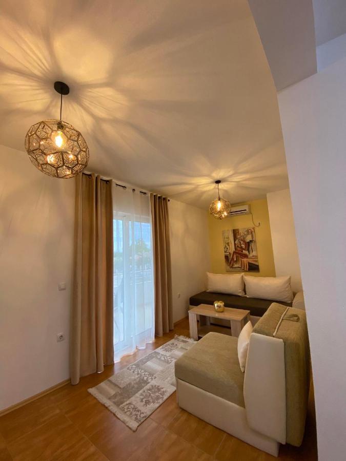 Apartmens Xhenis Lux อุลซิน ภายนอก รูปภาพ