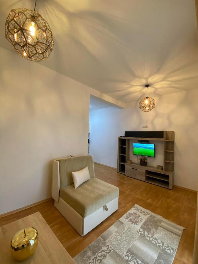 Apartmens Xhenis Lux อุลซิน ภายนอก รูปภาพ