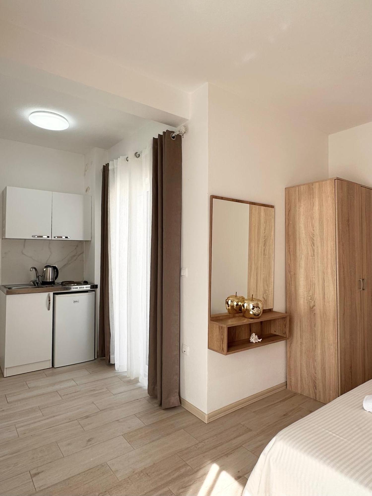 Apartmens Xhenis Lux อุลซิน ภายนอก รูปภาพ