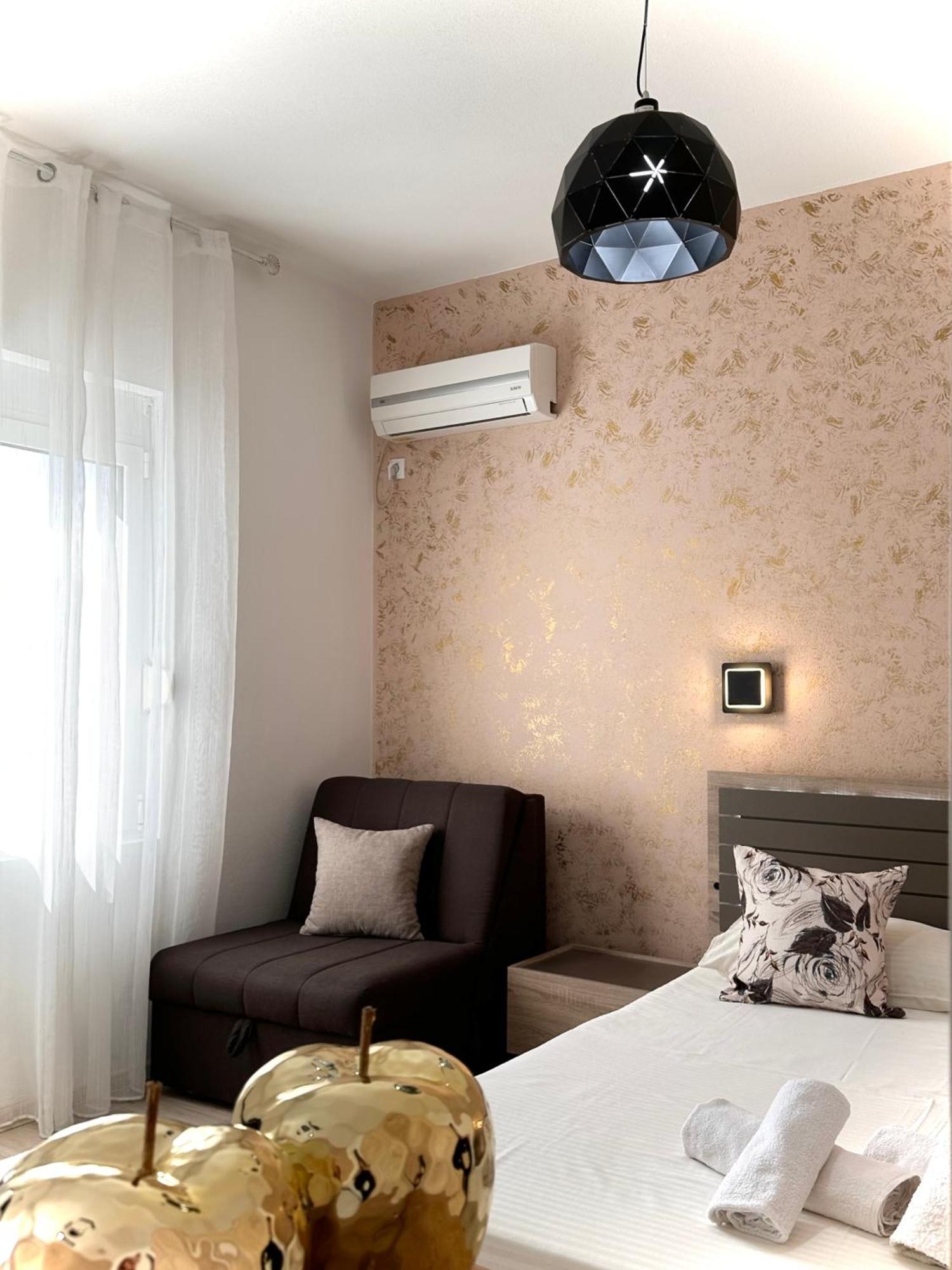 Apartmens Xhenis Lux อุลซิน ภายนอก รูปภาพ