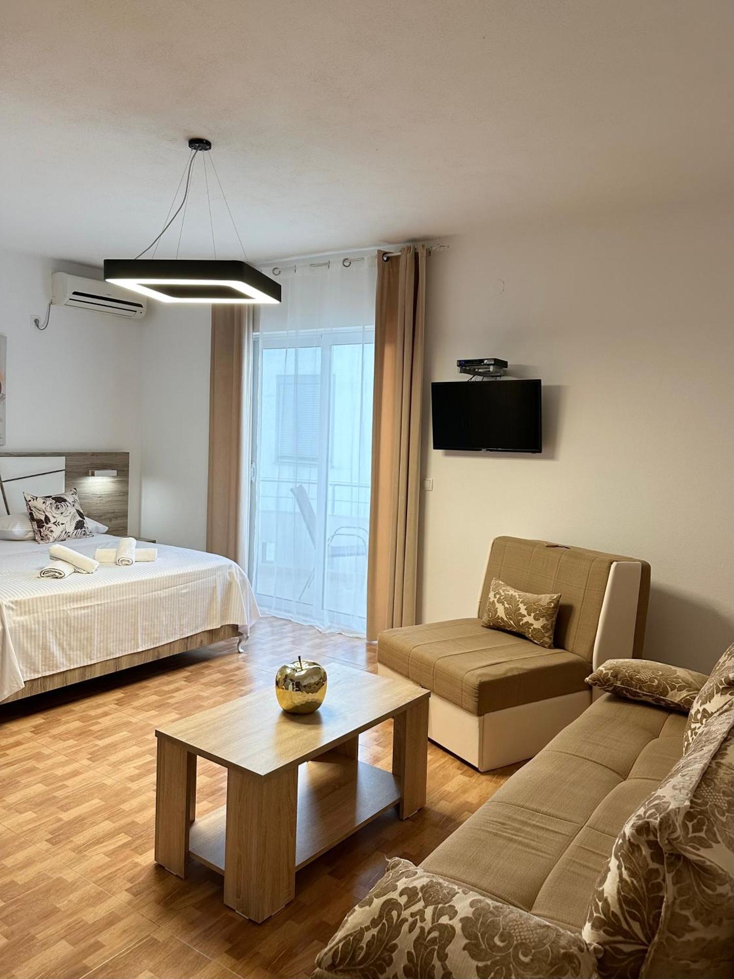 Apartmens Xhenis Lux อุลซิน ภายนอก รูปภาพ