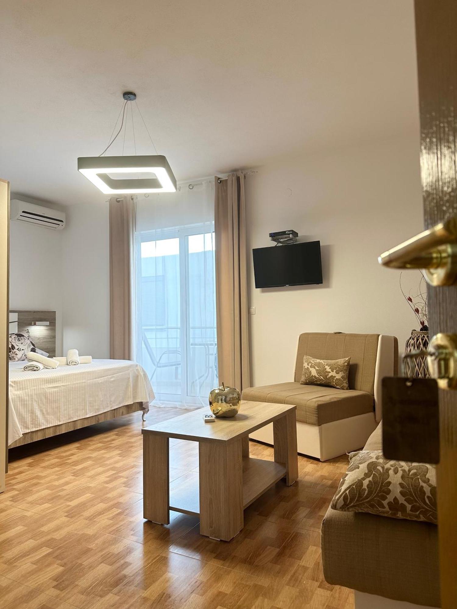 Apartmens Xhenis Lux อุลซิน ภายนอก รูปภาพ