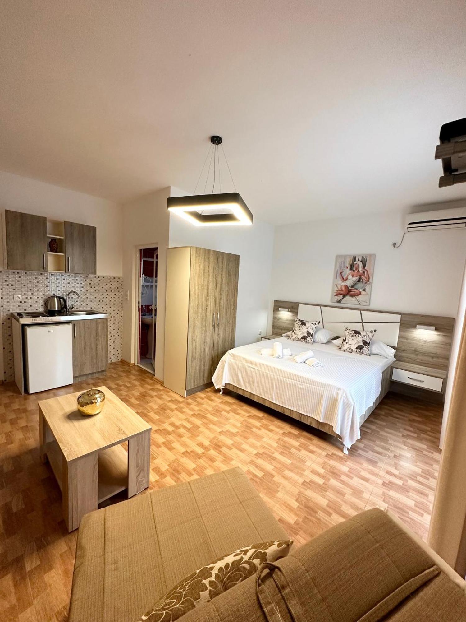 Apartmens Xhenis Lux อุลซิน ภายนอก รูปภาพ