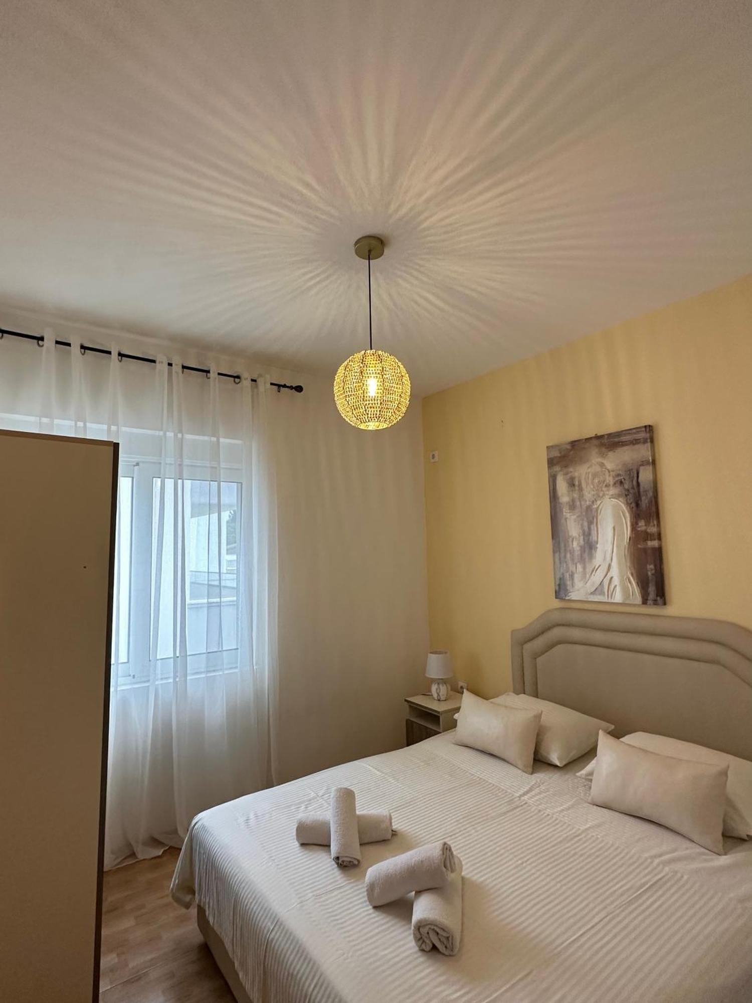 Apartmens Xhenis Lux อุลซิน ภายนอก รูปภาพ