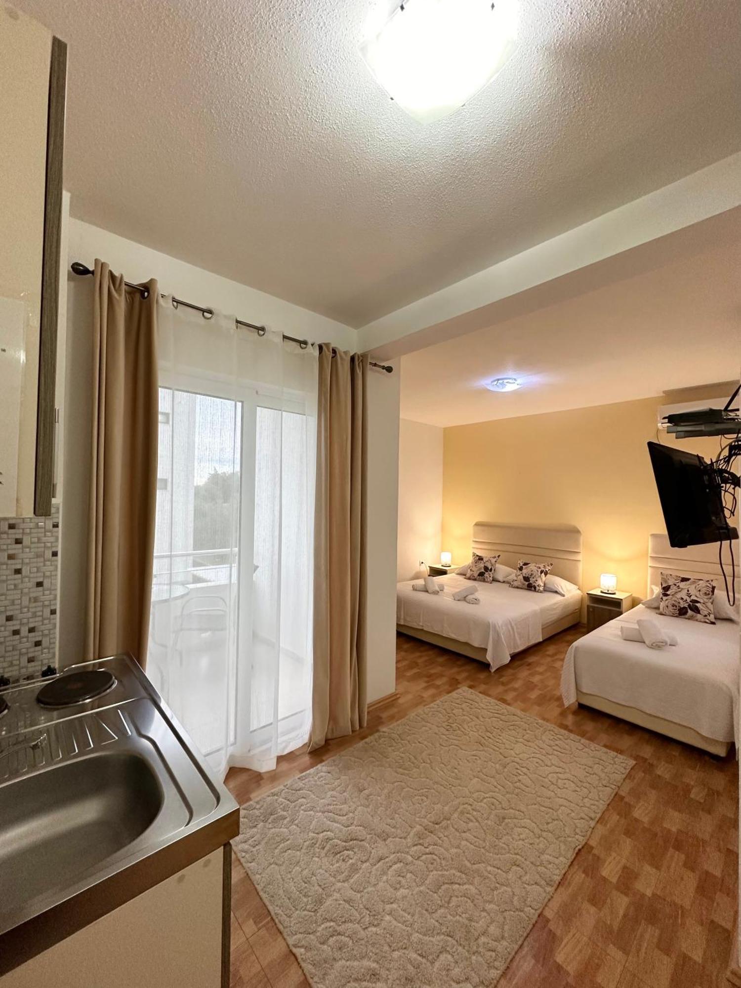 Apartmens Xhenis Lux อุลซิน ภายนอก รูปภาพ