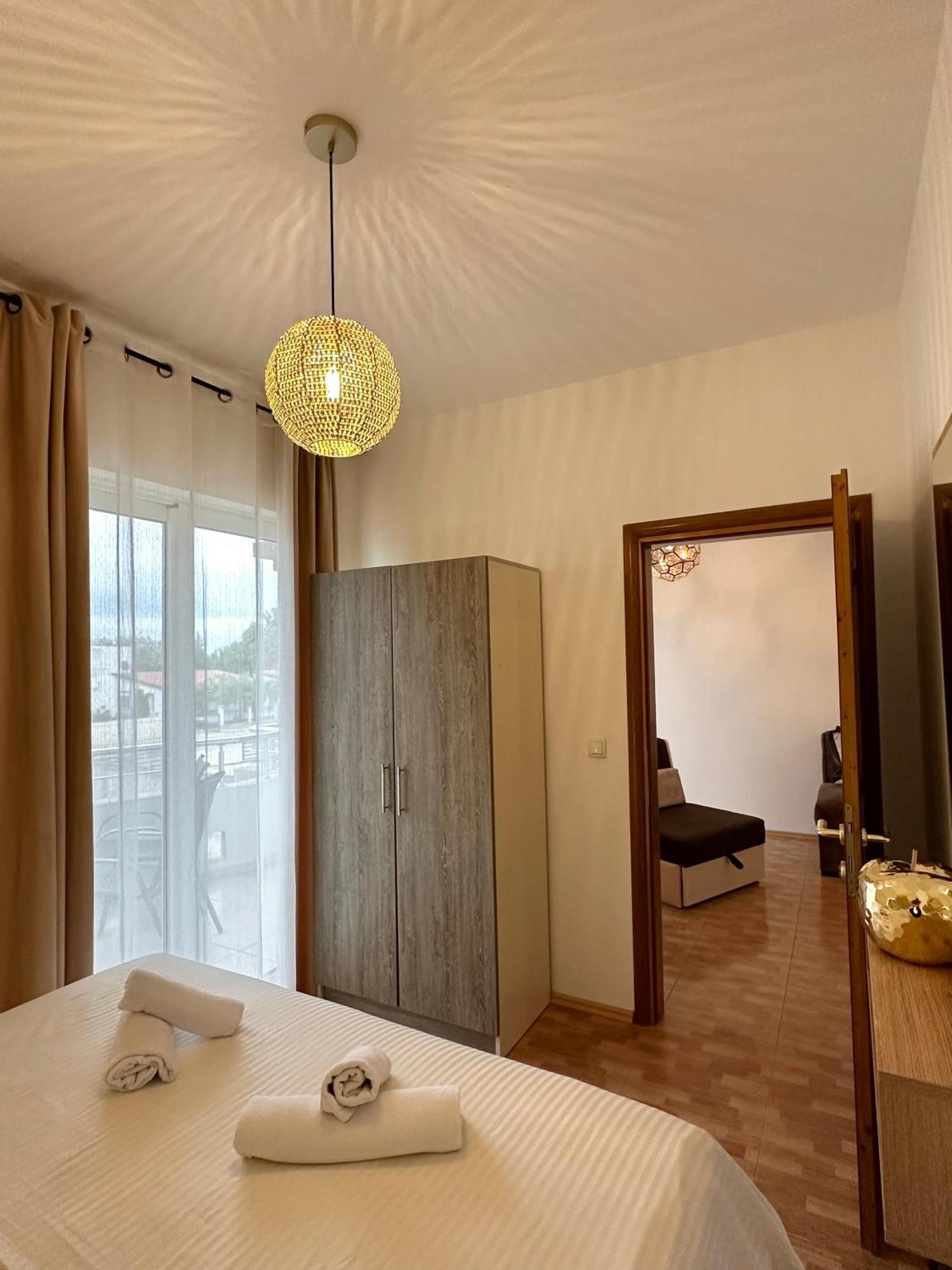 Apartmens Xhenis Lux อุลซิน ภายนอก รูปภาพ