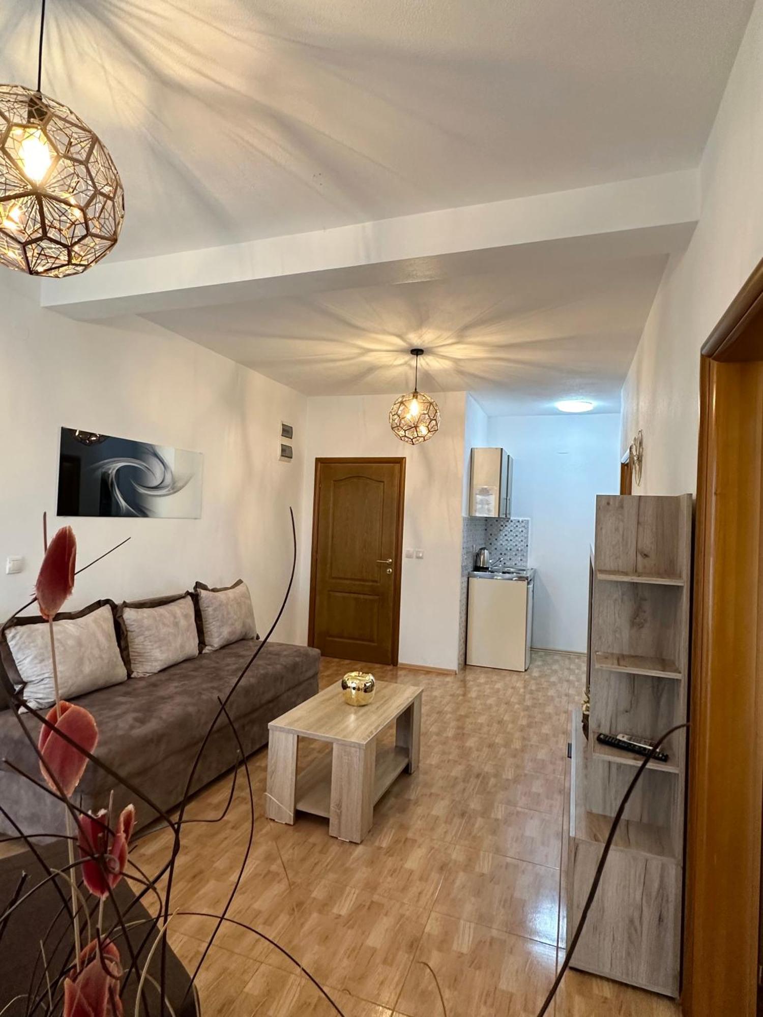 Apartmens Xhenis Lux อุลซิน ภายนอก รูปภาพ