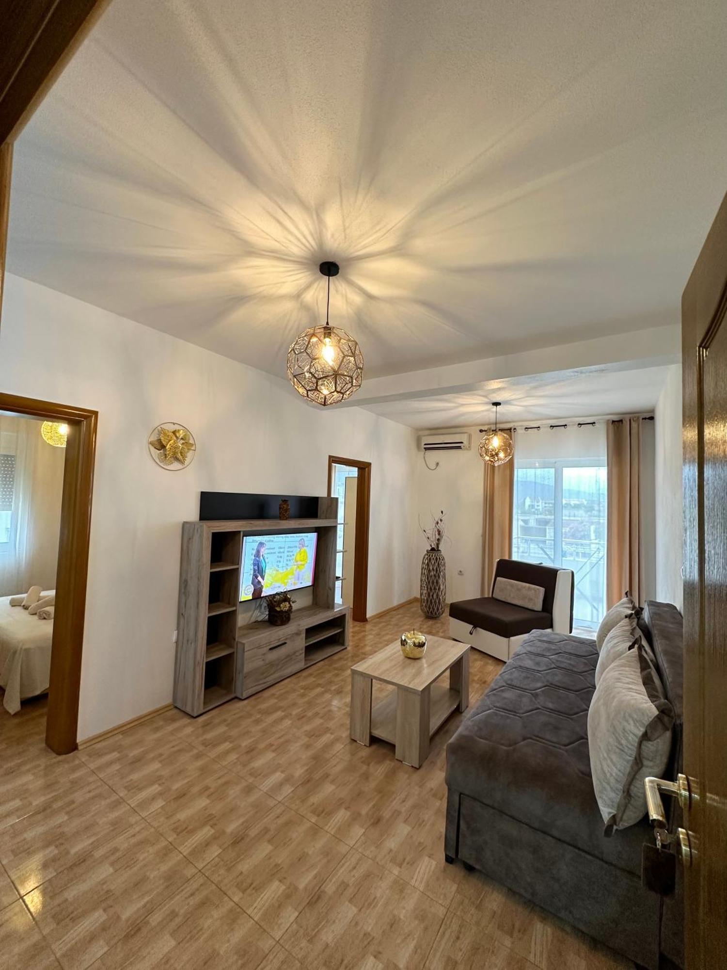 Apartmens Xhenis Lux อุลซิน ภายนอก รูปภาพ