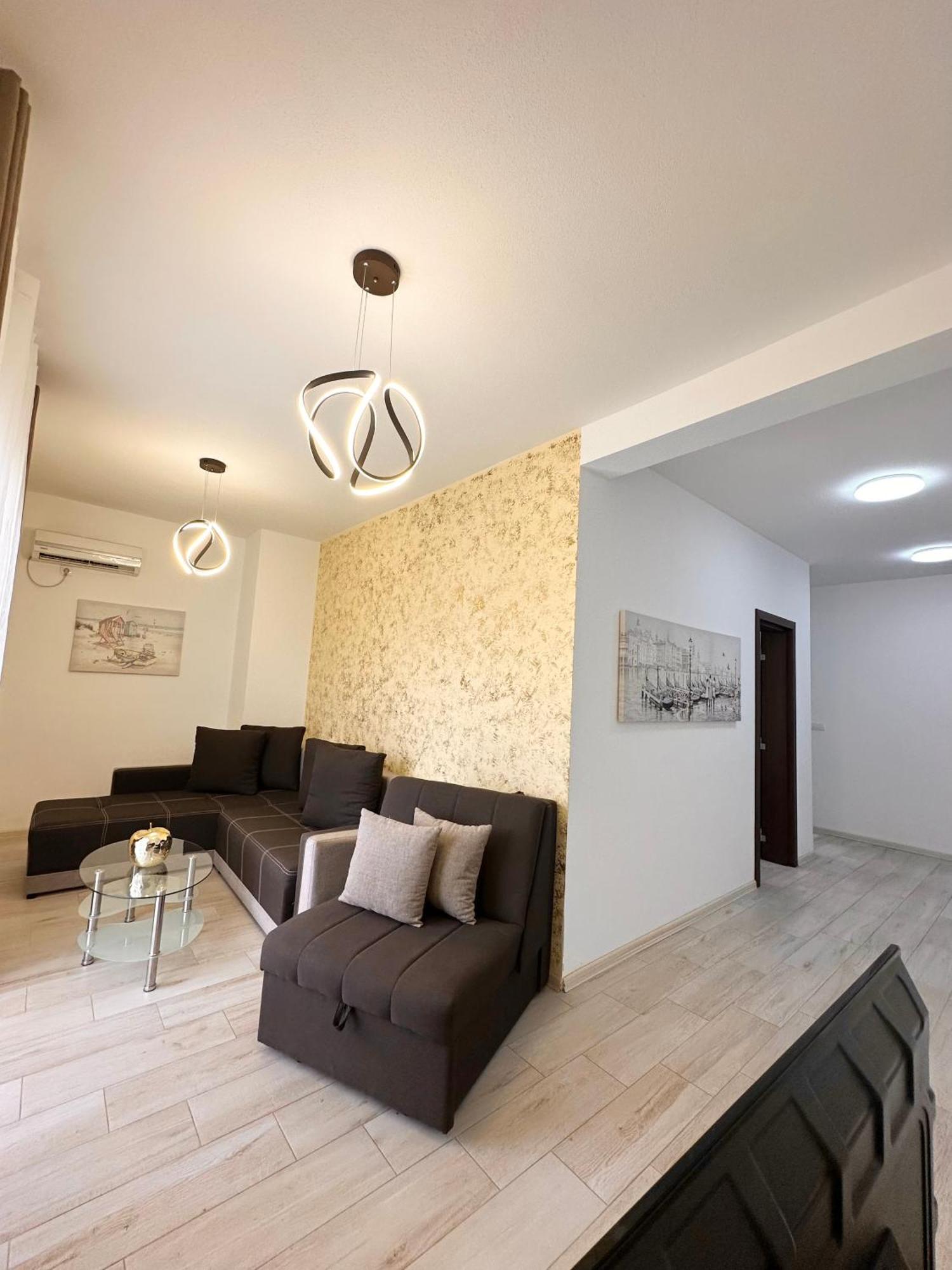 Apartmens Xhenis Lux อุลซิน ภายนอก รูปภาพ