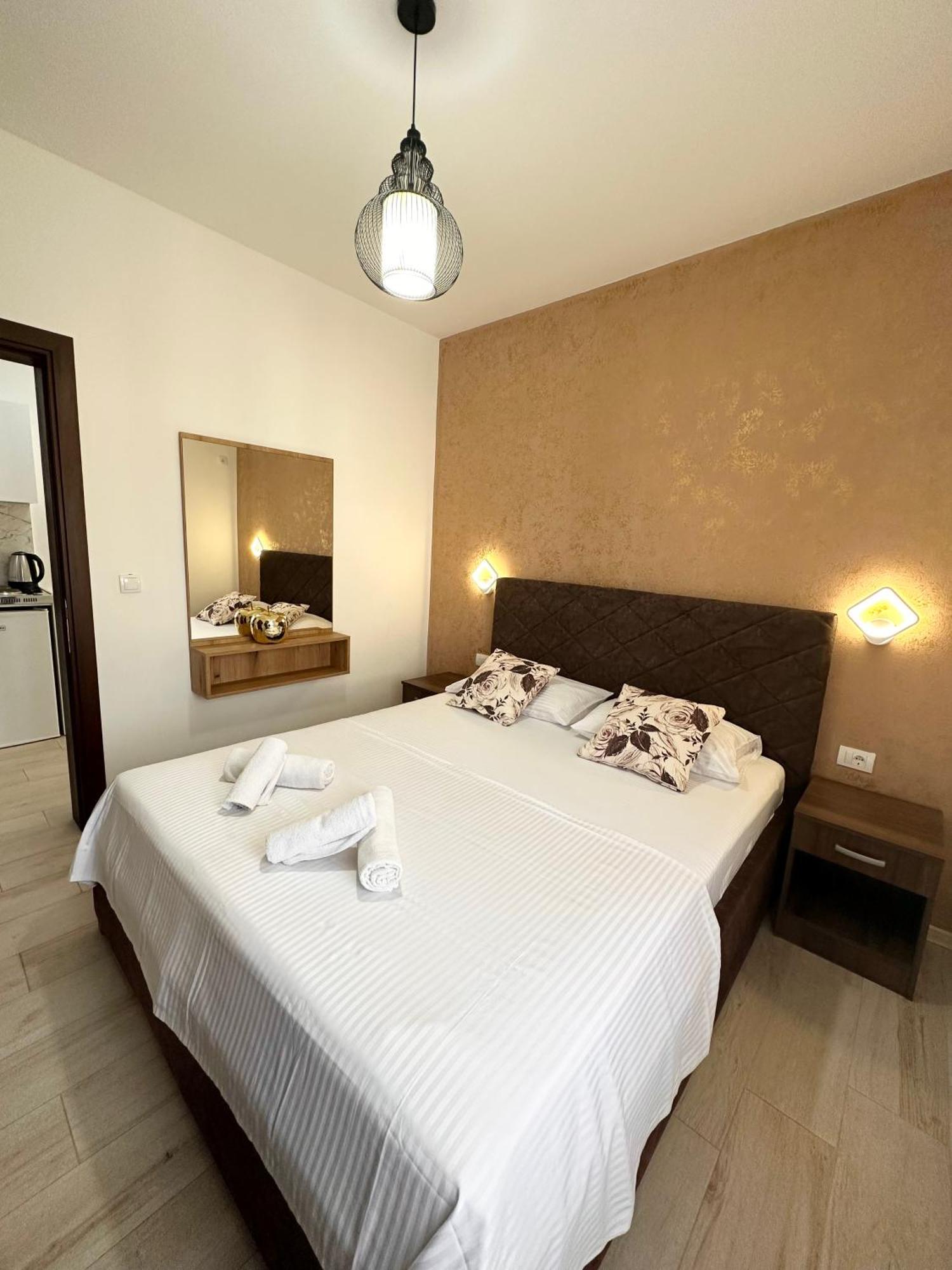 Apartmens Xhenis Lux อุลซิน ภายนอก รูปภาพ