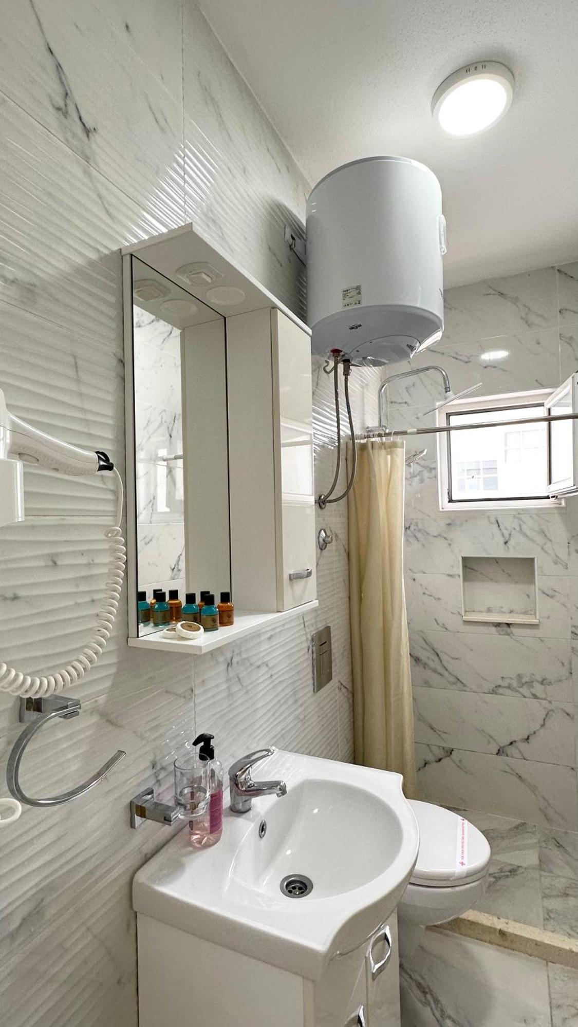 Apartmens Xhenis Lux อุลซิน ภายนอก รูปภาพ